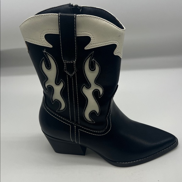 Universal Thread - Western Black And White Pointed Toe Cowboy Boots Size 6.5 - Picture 4 of 13